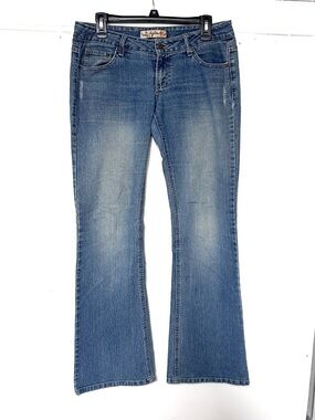 Tyte Women’s Jeans 👖 Faded, Distressed & Flare 💃🏽 Size 7 Juniors